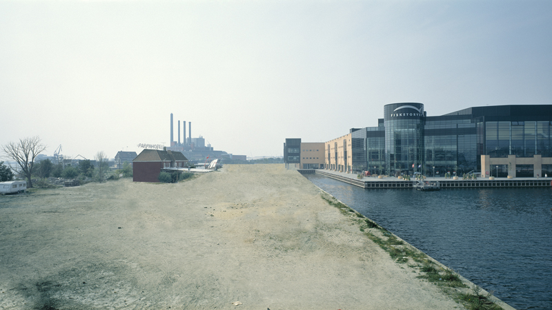 KOLLISION: 20.08.2003 HARBOUR.KUNSTFOND, image: 1 Ingen planlægning; Giver det altid mening at planlægge og bygge? Hvordan vil københavnerne udnytte et stort område i København - uden kunst, udsmykning og arkitektur?